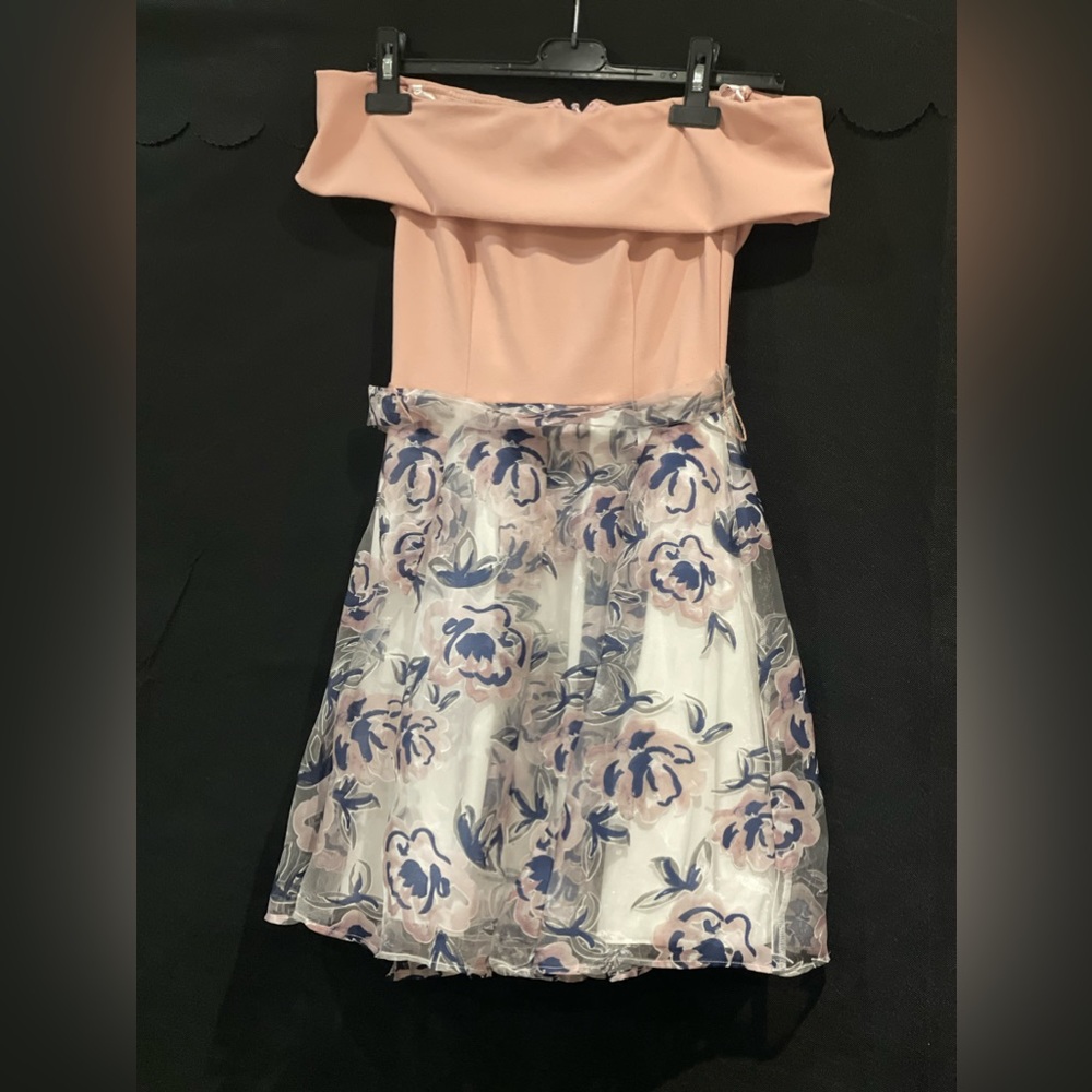 Beautiful girl dress for a 14-15 year old, my daughter used it for her 15 BD din